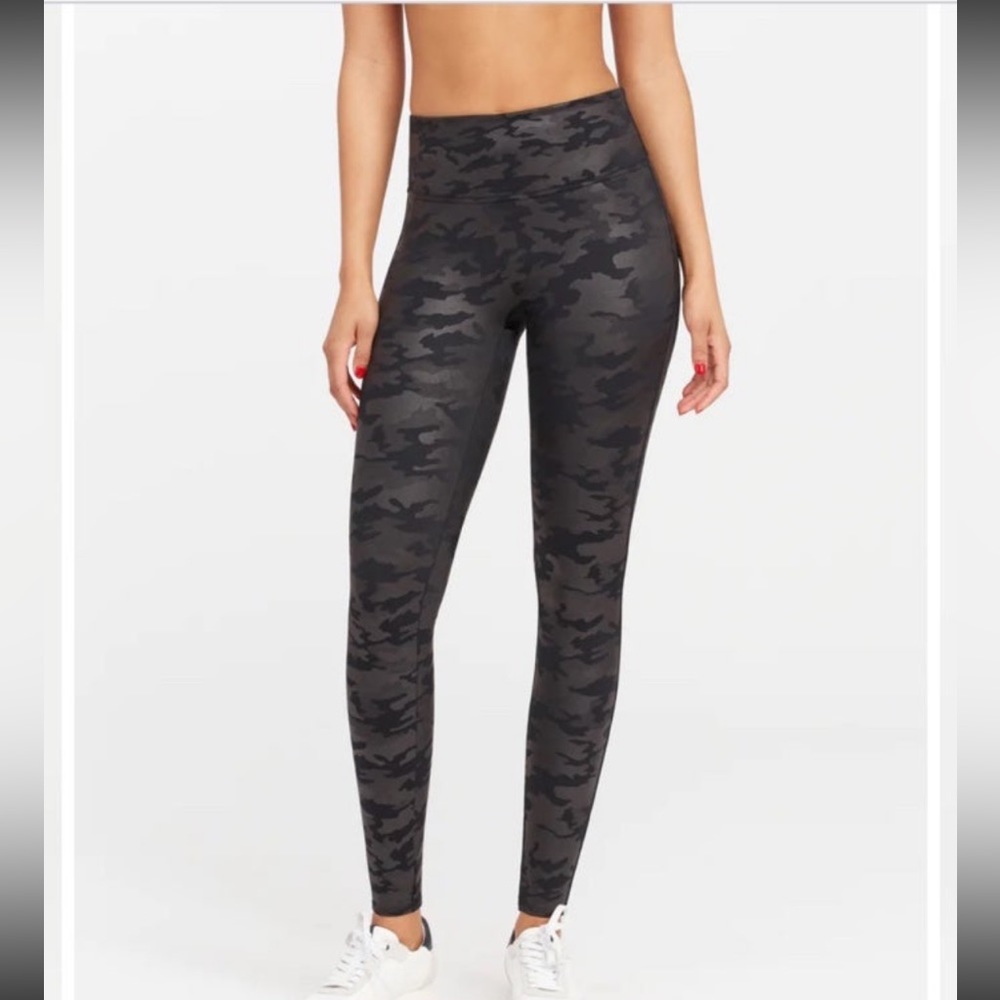 Spanx Faux Leather Camo Slimming Tummy Control Women’s Leggings Women’s Size XL